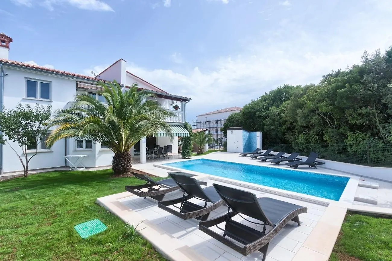 Villa Ajda Πούλα