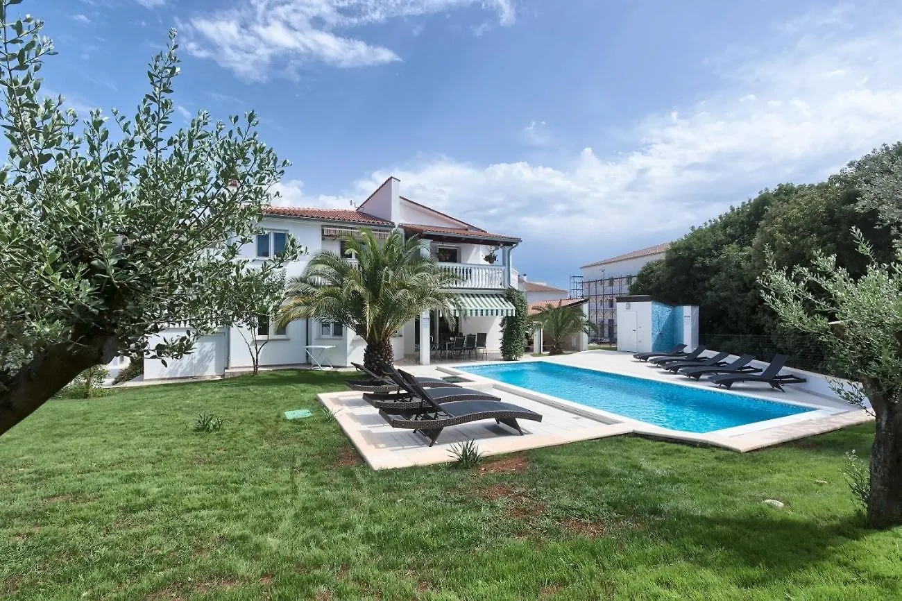 Villa Ajda Πούλα 0*,