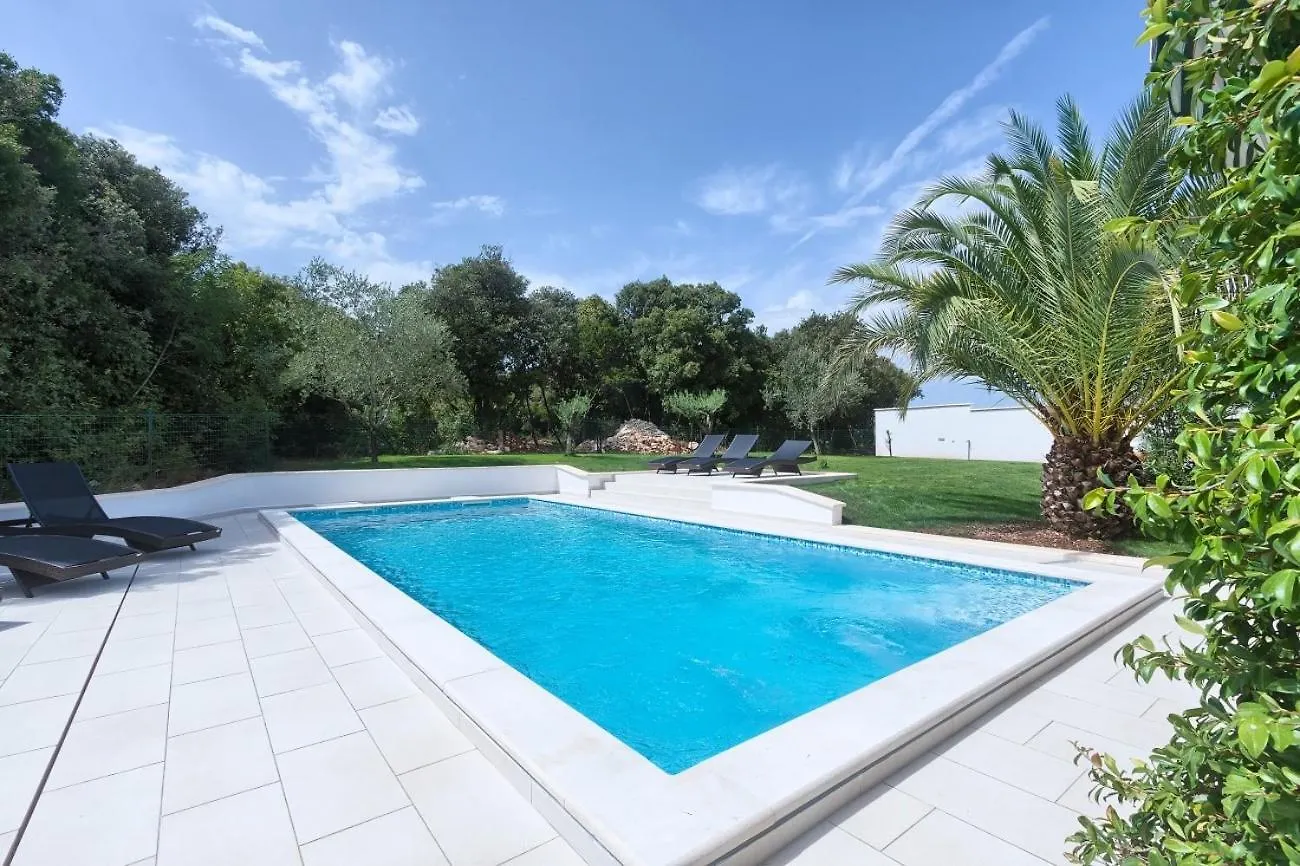 Villa Ajda Πούλα