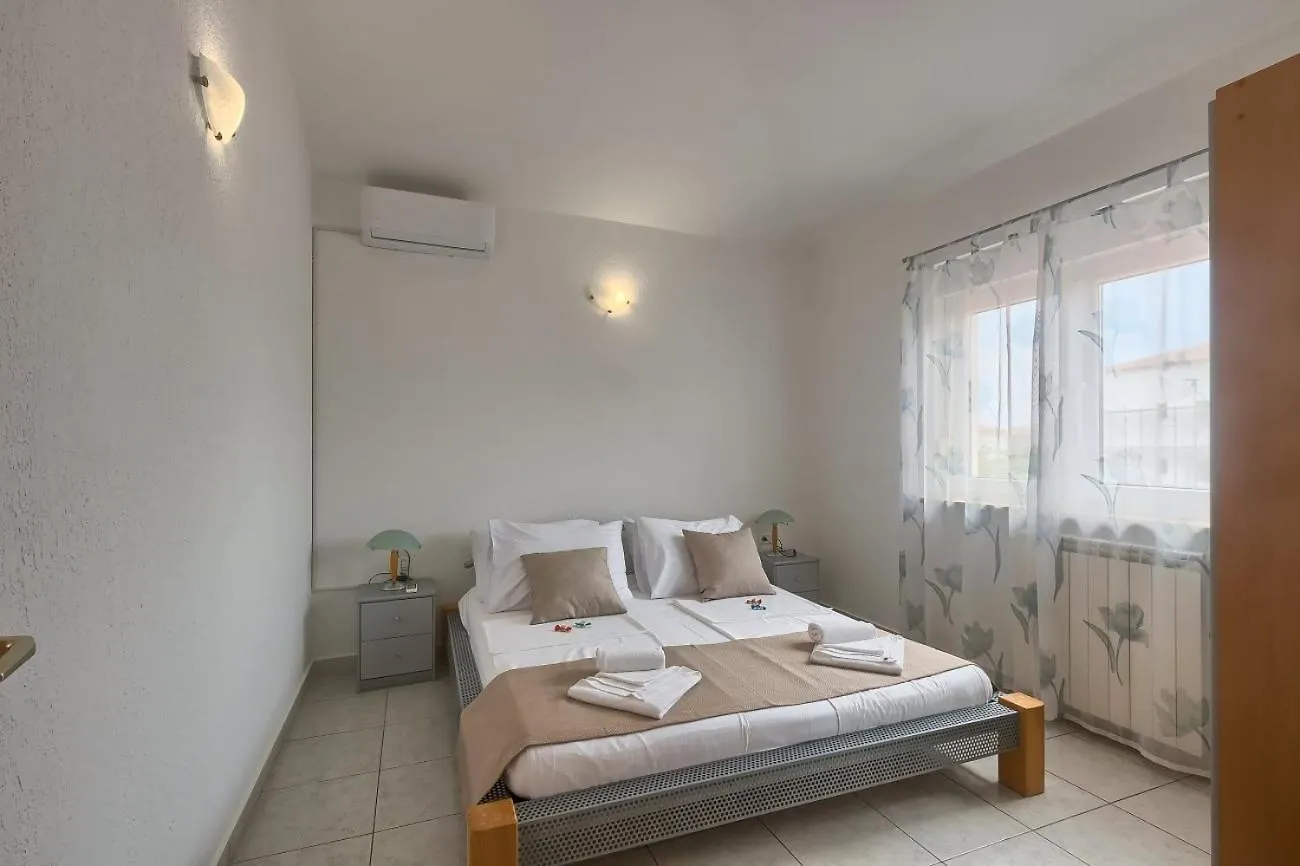 Villa Ajda Πούλα