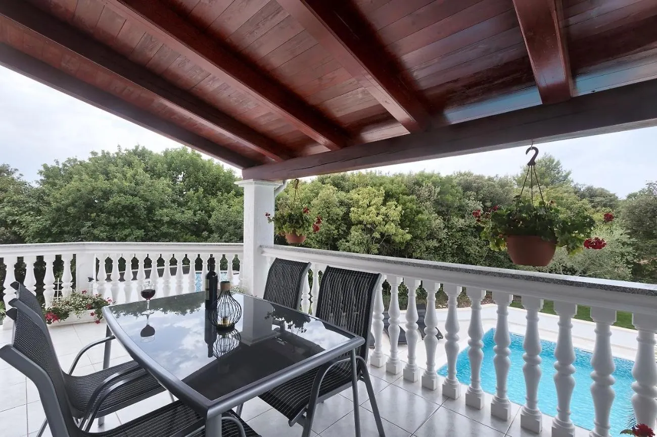 Villa Ajda Πούλα